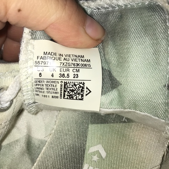 Women’s Low Top White Converse Size 6 - Picture 10 of 12